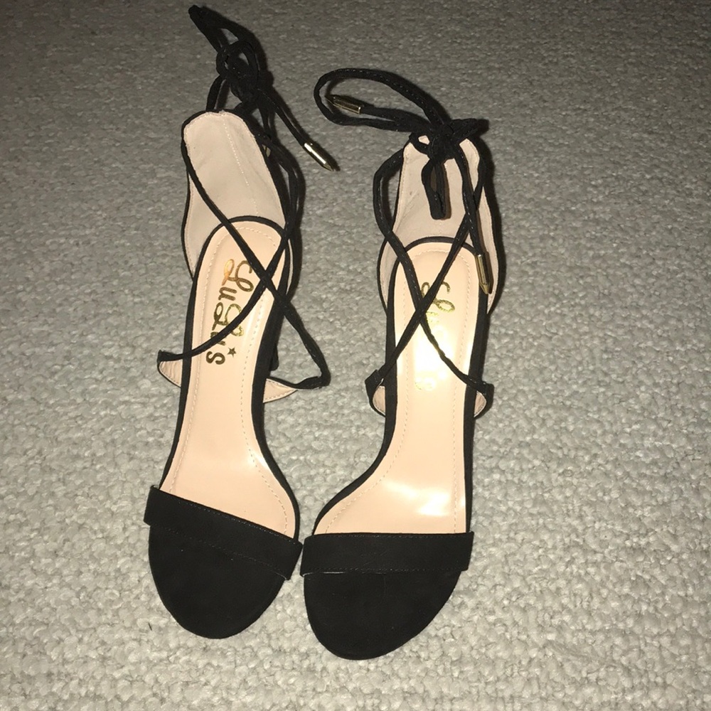 Lulu’s black laced heels